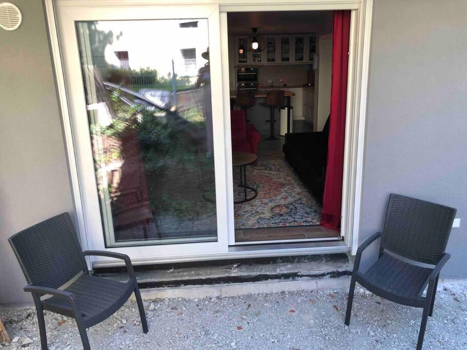 Stylisches Maybach Appartement Mit Terrasse Fuer 5 Personen, 5 Betten, Grosse Kochinsel, Homeoffice Mit 250Mbit Wlan Aidlingen Bagian luar foto