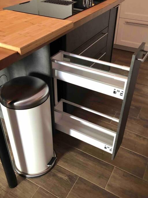 Stylisches Maybach Appartement Mit Terrasse Fuer 5 Personen, 5 Betten, Grosse Kochinsel, Homeoffice Mit 250Mbit Wlan Aidlingen Bagian luar foto