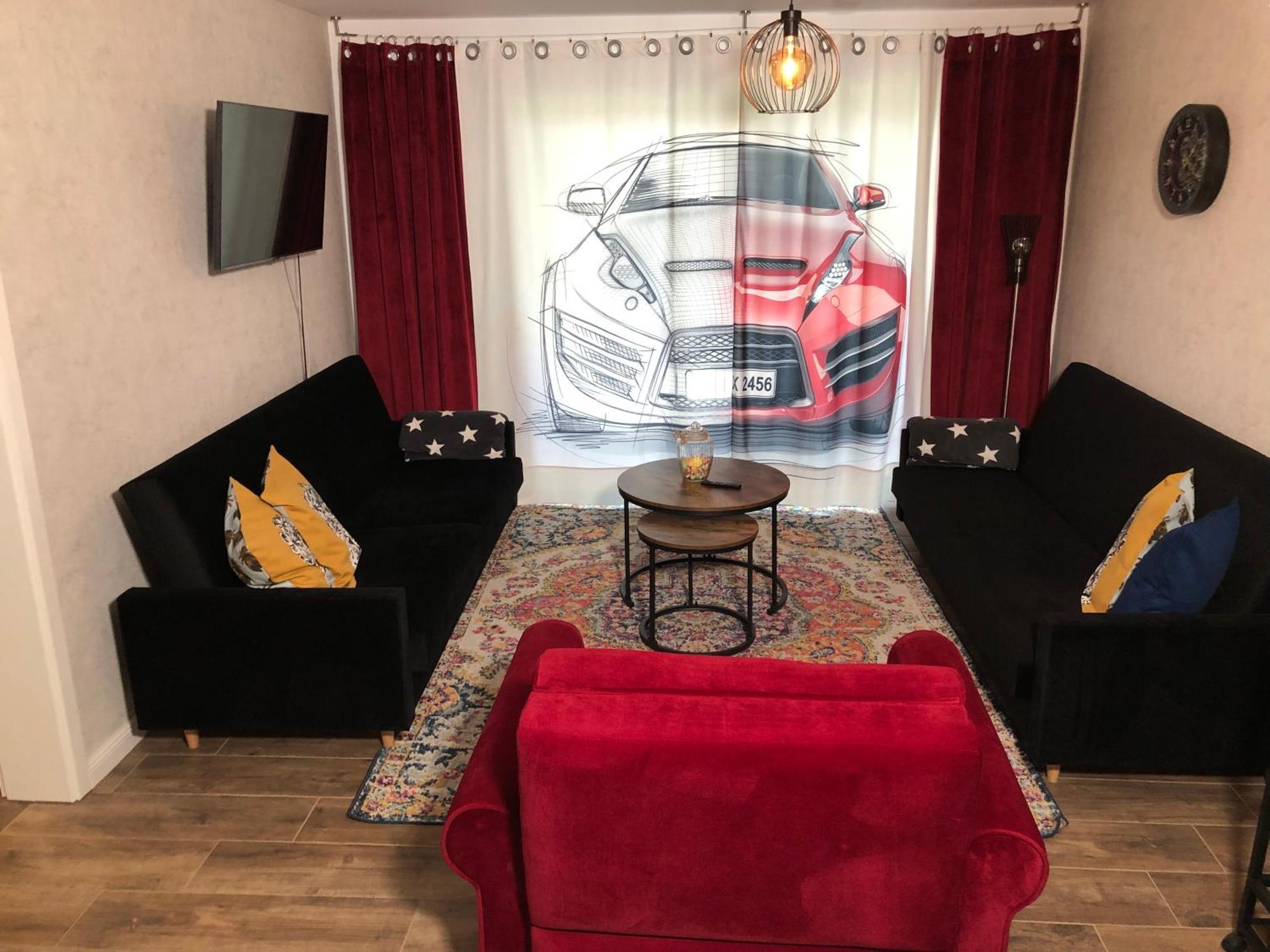 Stylisches Maybach Appartement Mit Terrasse Fuer 5 Personen, 5 Betten, Grosse Kochinsel, Homeoffice Mit 250Mbit Wlan Aidlingen Bagian luar foto