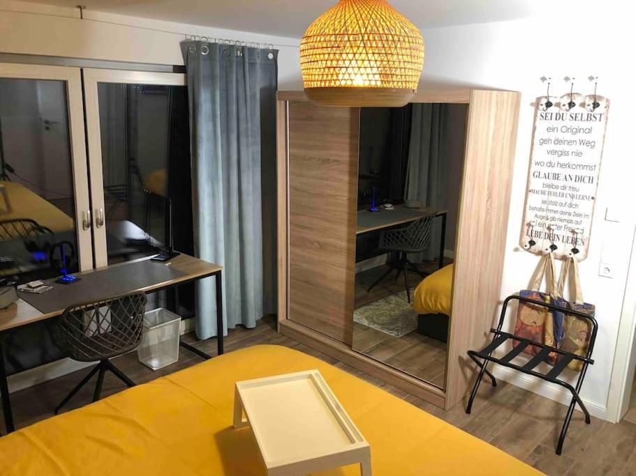 Stylisches Maybach Appartement Mit Terrasse Fuer 5 Personen, 5 Betten, Grosse Kochinsel, Homeoffice Mit 250Mbit Wlan Aidlingen Bagian luar foto